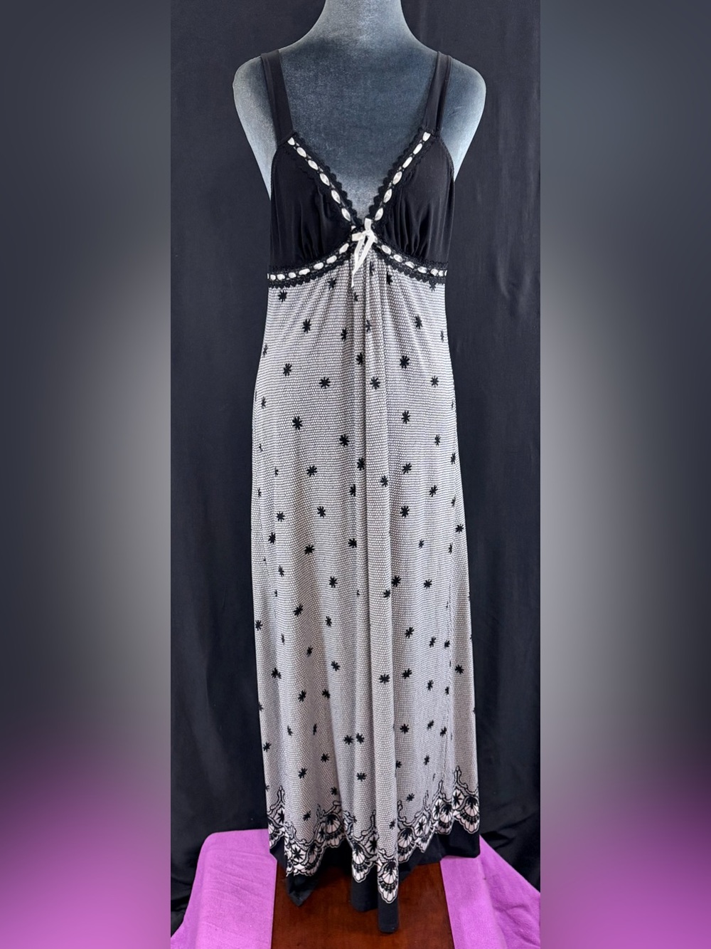 Ambrielle Night Gown dress Black & White Star Print Maxi soft stretchy